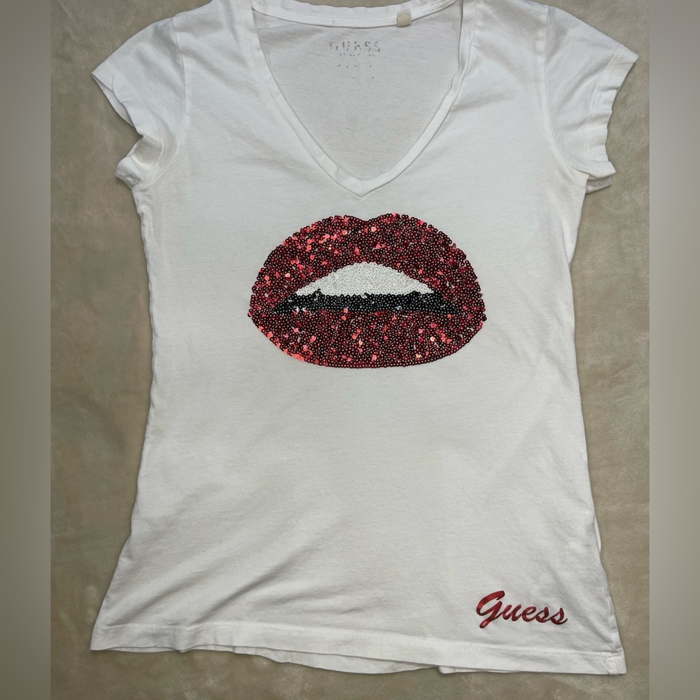 Vintage Guess Sequin Lips Tee White V-Neck Y2K Graphic Top